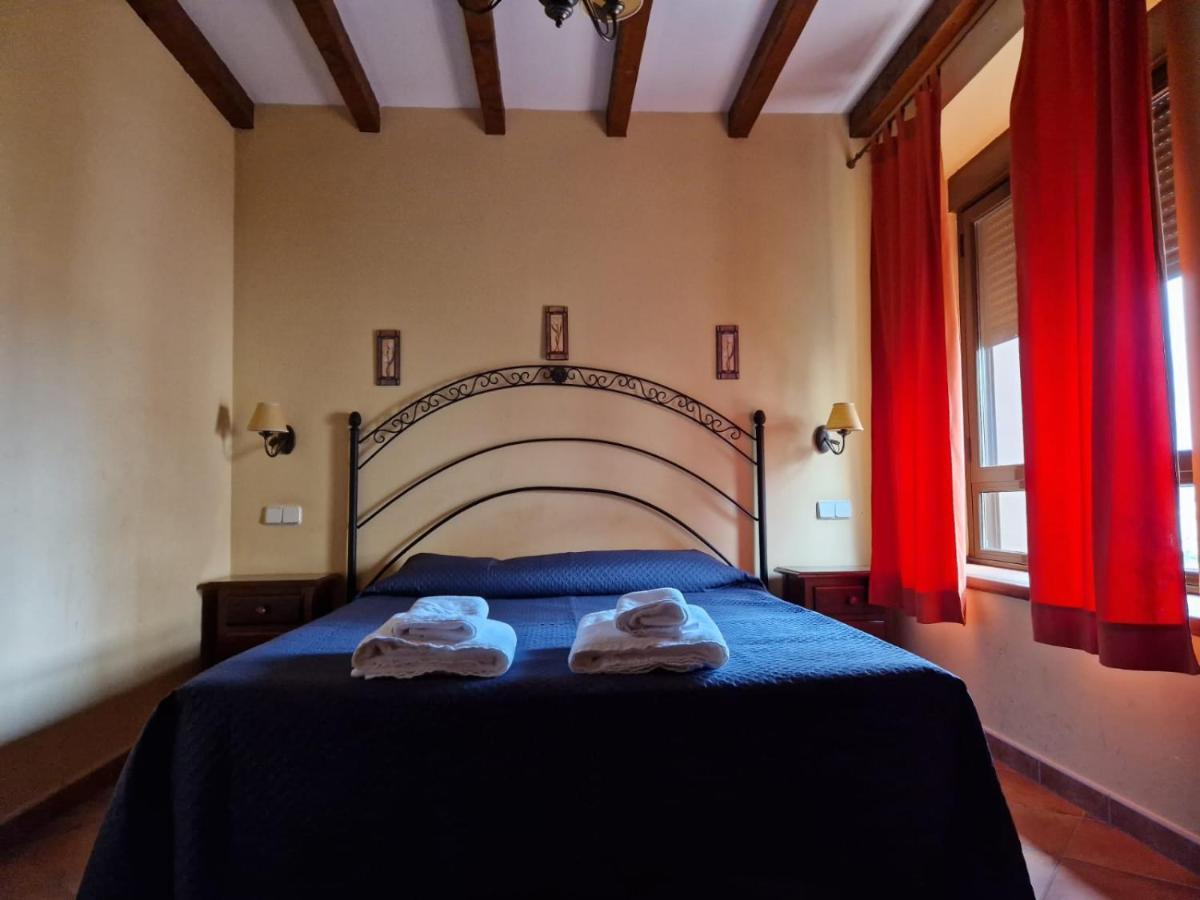 Hostal La Plata Oropesa Exterior photo